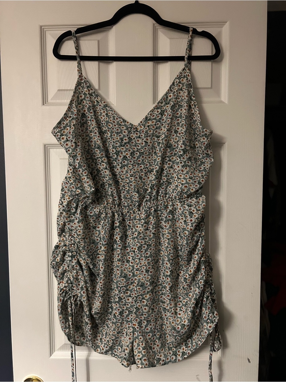 SHEIN Green Floral Camisole Romper with Daisy Print